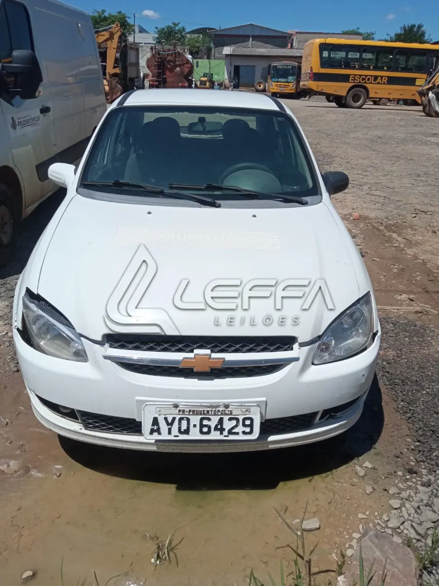 LOTE 006 - UM VEÍCULO GM CORSA CLASSIC, ANO 2014 MODELO 2015, PLACAS AYQ-6429