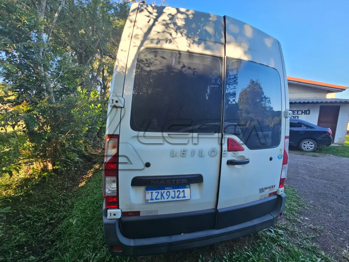 LOTE 001 - RENAULT/MASTER CLASSYVAN Ano/modelo: 2019/2020