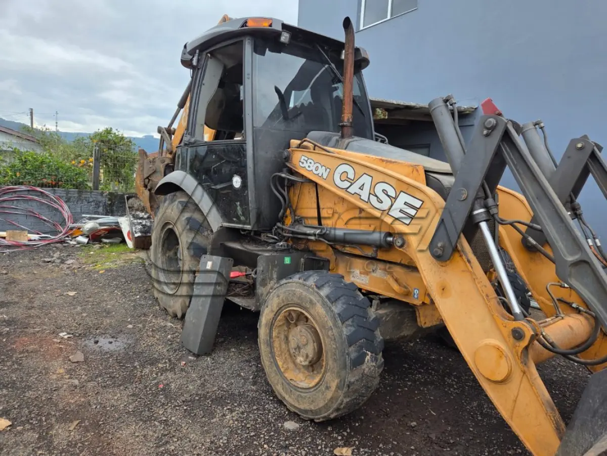 LOTE 012 - RETROESCAVADEIRA CASE 580N, ANO E MODELO 2018