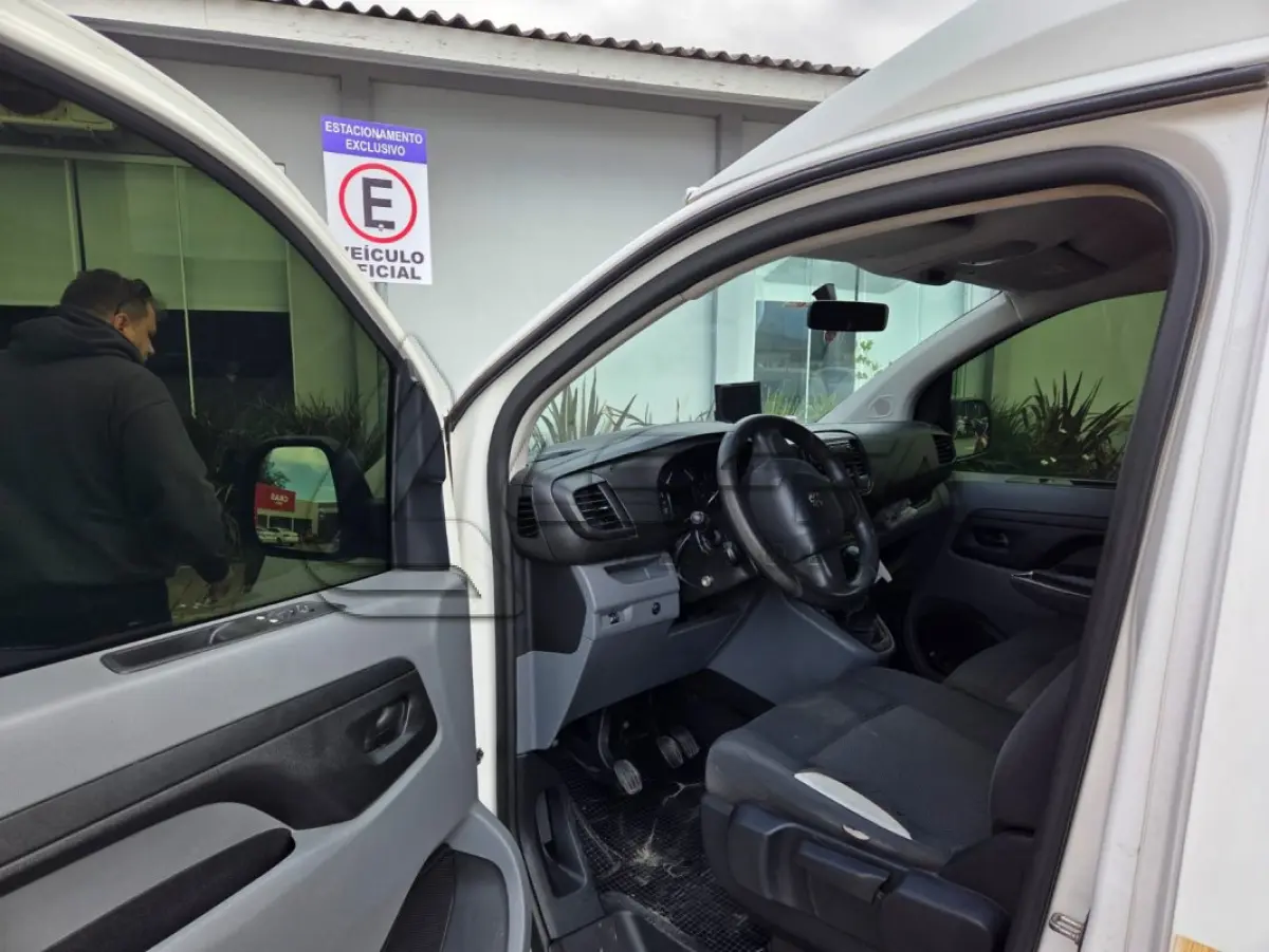 LOTE 001 - UM VEÍCULO PEUGEOT EXPERT EUROLAF ANO E MODELO 2019, PLACAS IZV-5H71