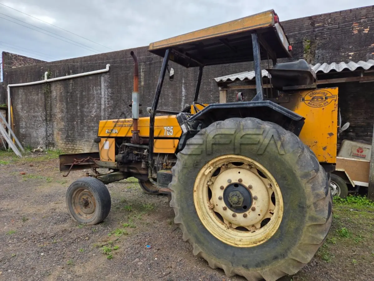 LOTE 003 - UM TRATOR VALTRA/VALMET,785, DIESEL, AMARELO, ANO 2001