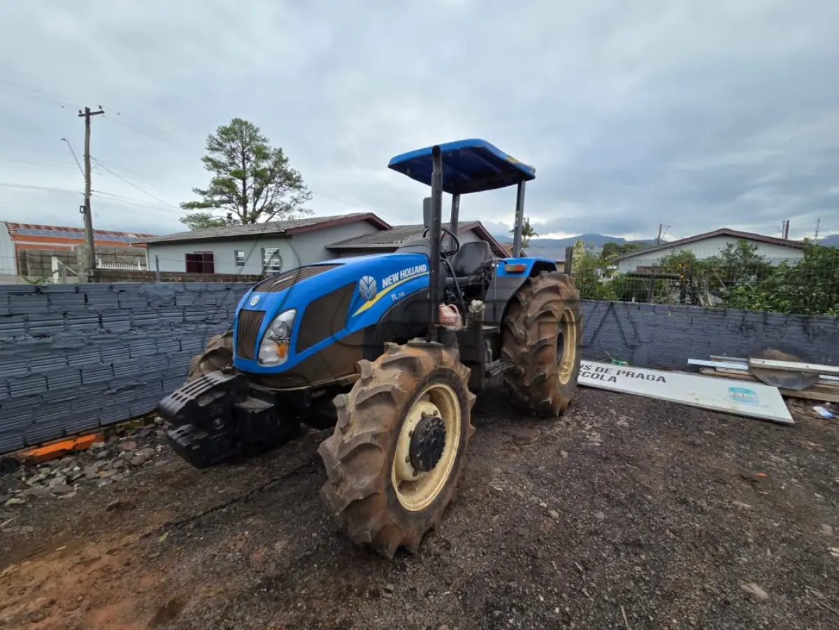 LOTE 013 - TRATOR NEW HOLLAND TL 75E, 4X4, DIESEL, AZUL, ANO2013