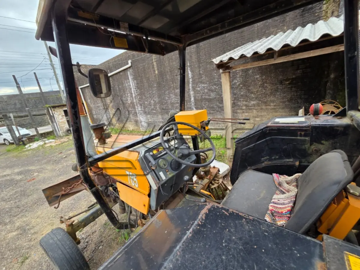 LOTE 003 - UM TRATOR VALTRA/VALMET,785, DIESEL, AMARELO, ANO 2001