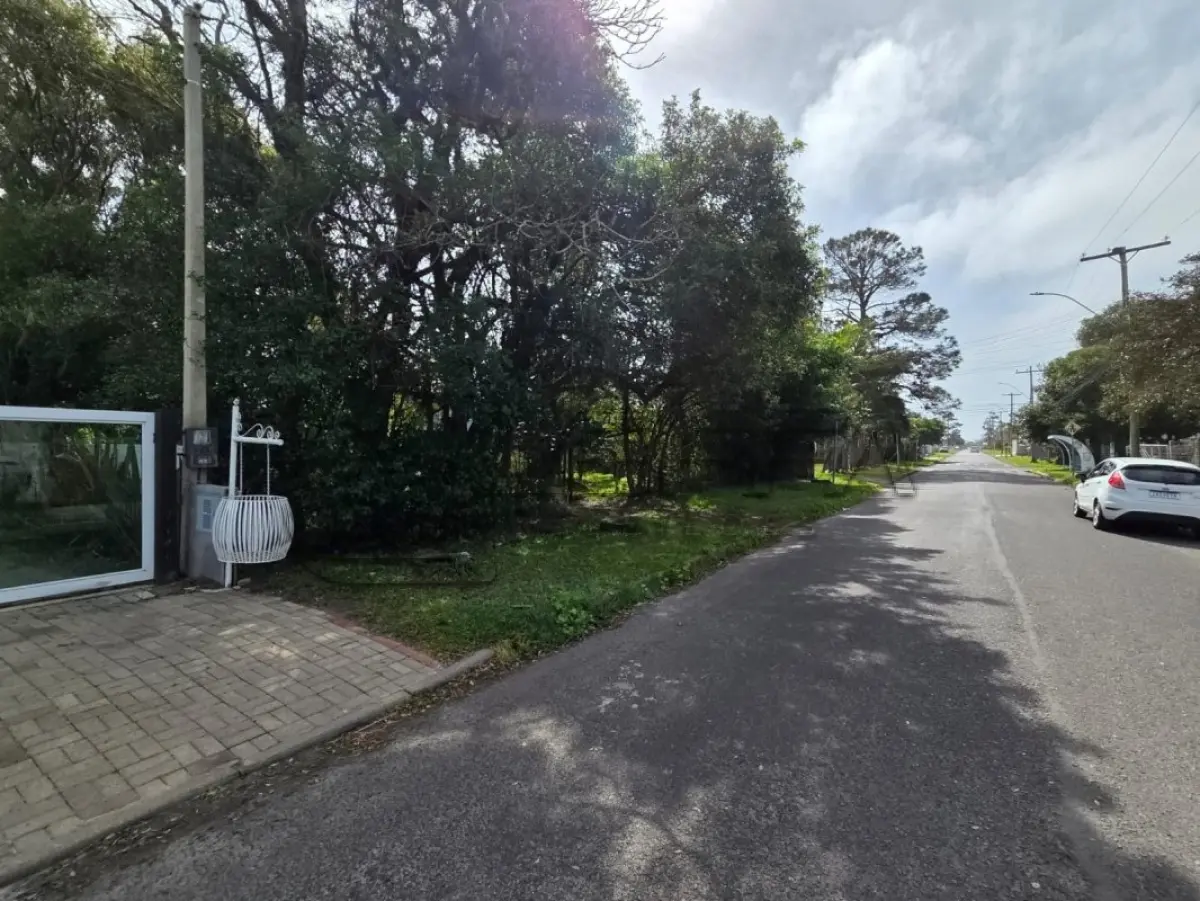 LOTE 001 - UM TERRENO URBANO DE APROXIMADAMENTE 1.200,00m², COM BENFEITORIAS, SITUADO NO BAIRRO GUARÁ, MUNICÍPIO DE XANGI-LÁ/RS