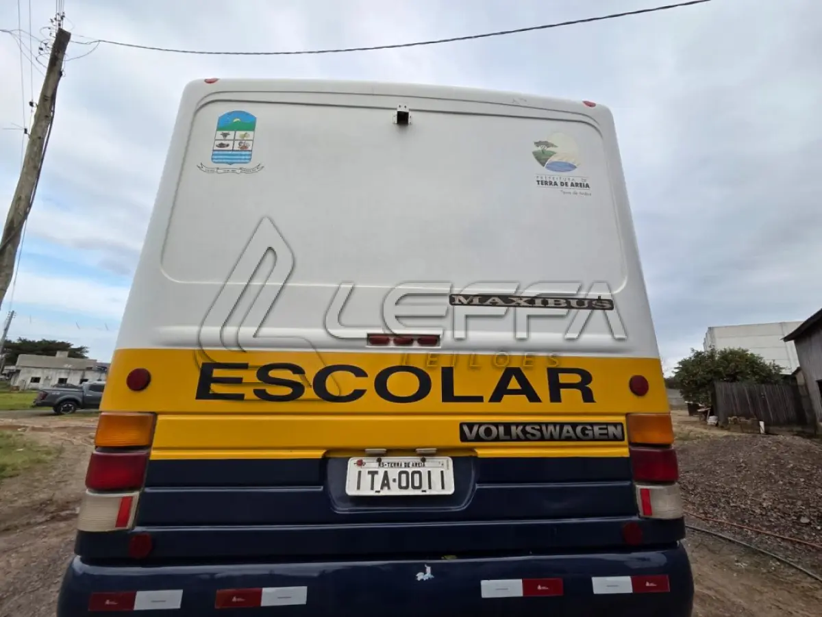 LOTE 014 - UM ÔNIBUS VOLKSWAGEN MAXIBUS URB 16210, ANO EMODELO 2001, PLACAS ITA-0011
