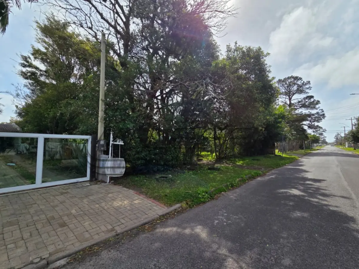LOTE 001 - UM TERRENO URBANO DE APROXIMADAMENTE 1.200,00m², COM BENFEITORIAS, SITUADO NO BAIRRO GUARÁ, MUNICÍPIO DE XANGI-LÁ/RS
