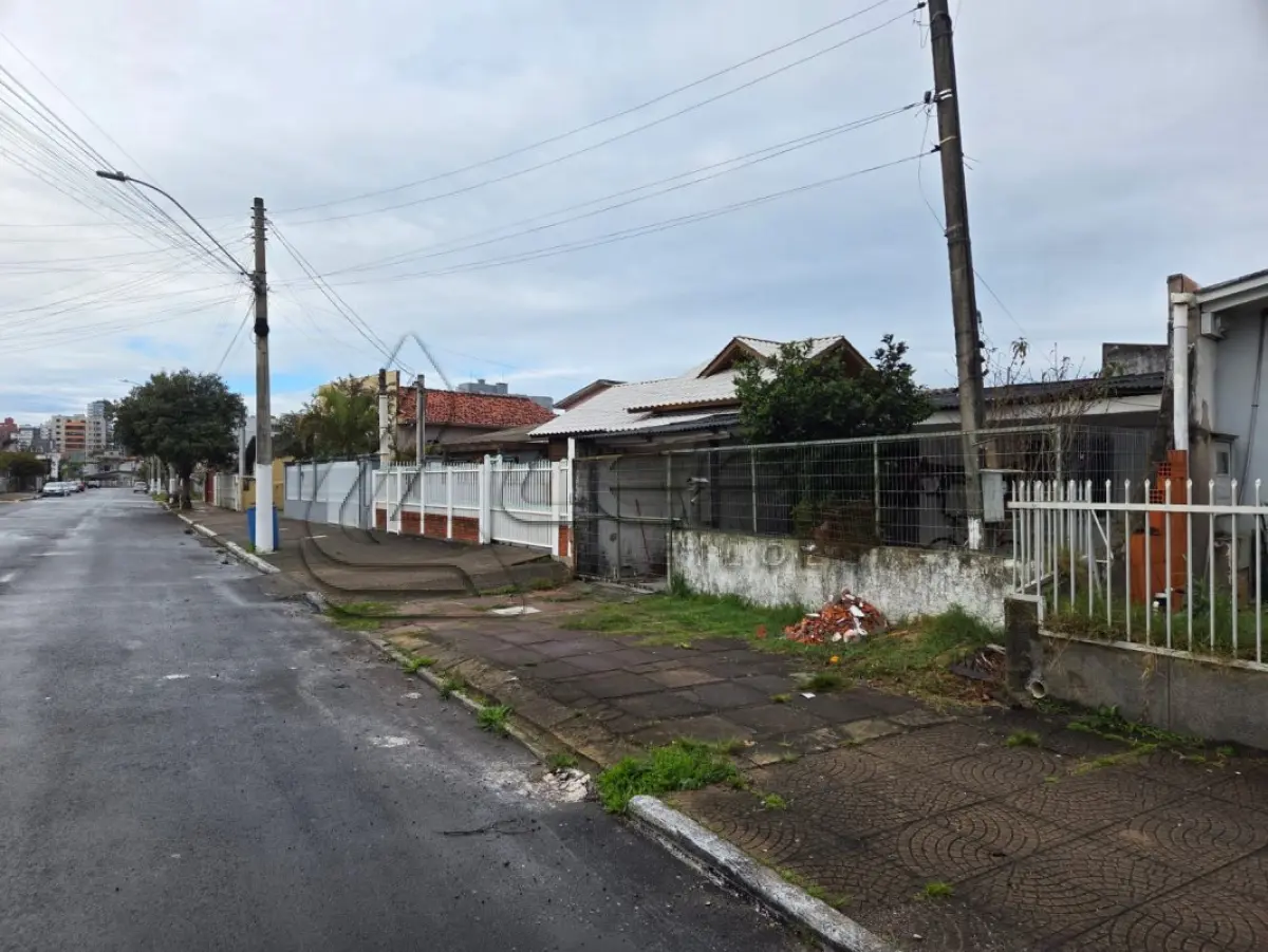 LOTE 001 - Terreno Urbano com benfeitorias, NA RUA VISCONDE DE PELOTAS, 210 em Torre RS