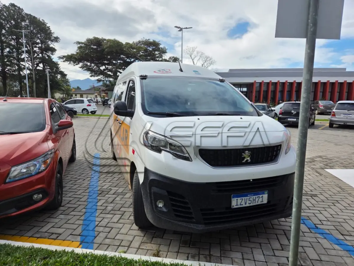 LOTE 001 - UM VEÍCULO PEUGEOT EXPERT EUROLAF ANO E MODELO 2019, PLACAS IZV-5H71