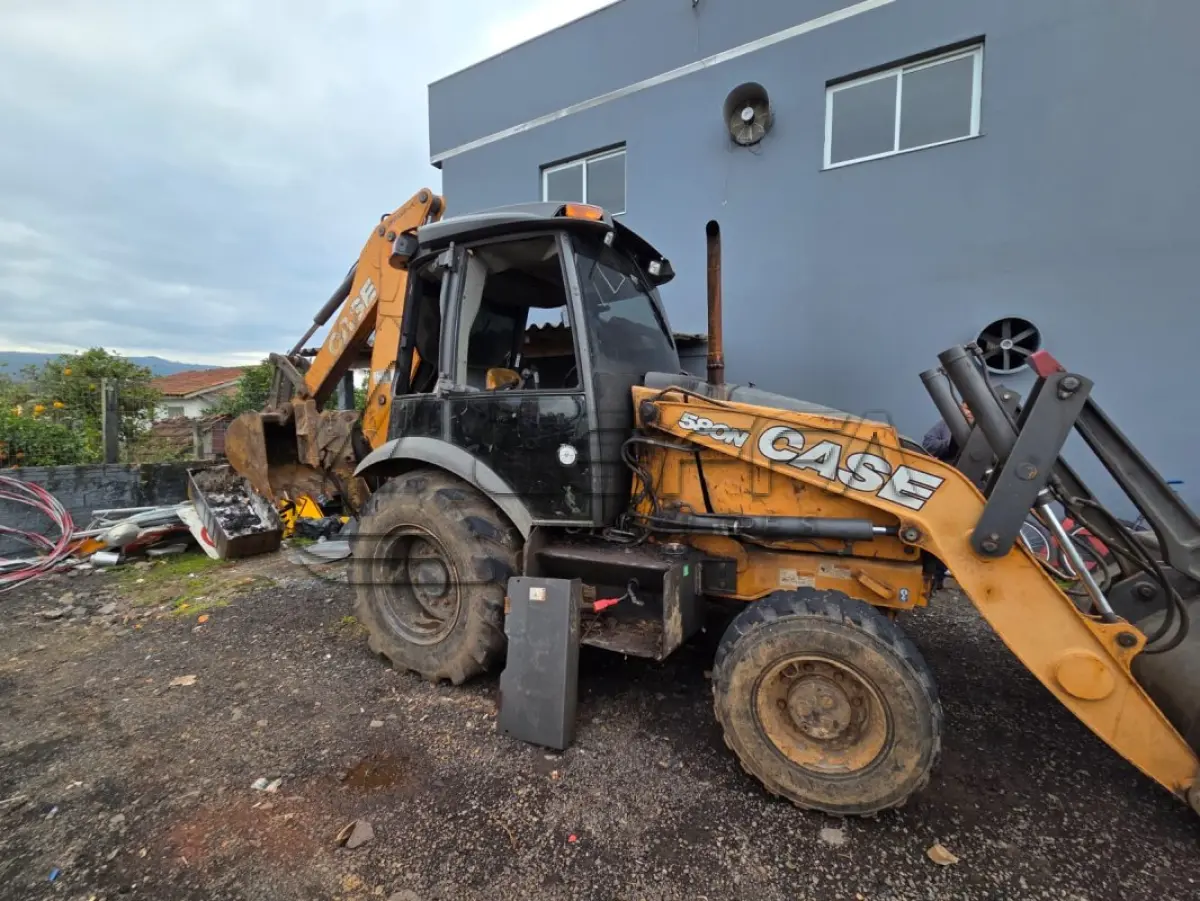 LOTE 012 - RETROESCAVADEIRA CASE 580N, ANO E MODELO 2018