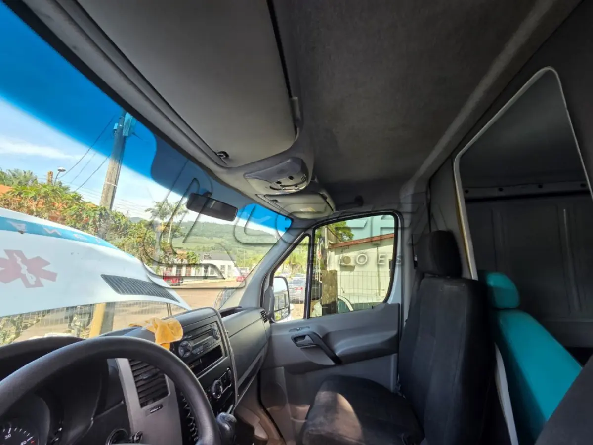 LOTE 007 - UMA AMBULÂNCIA MB SPRINT ANO 2018 E MODELO 2019, PLACAS IZF7A09