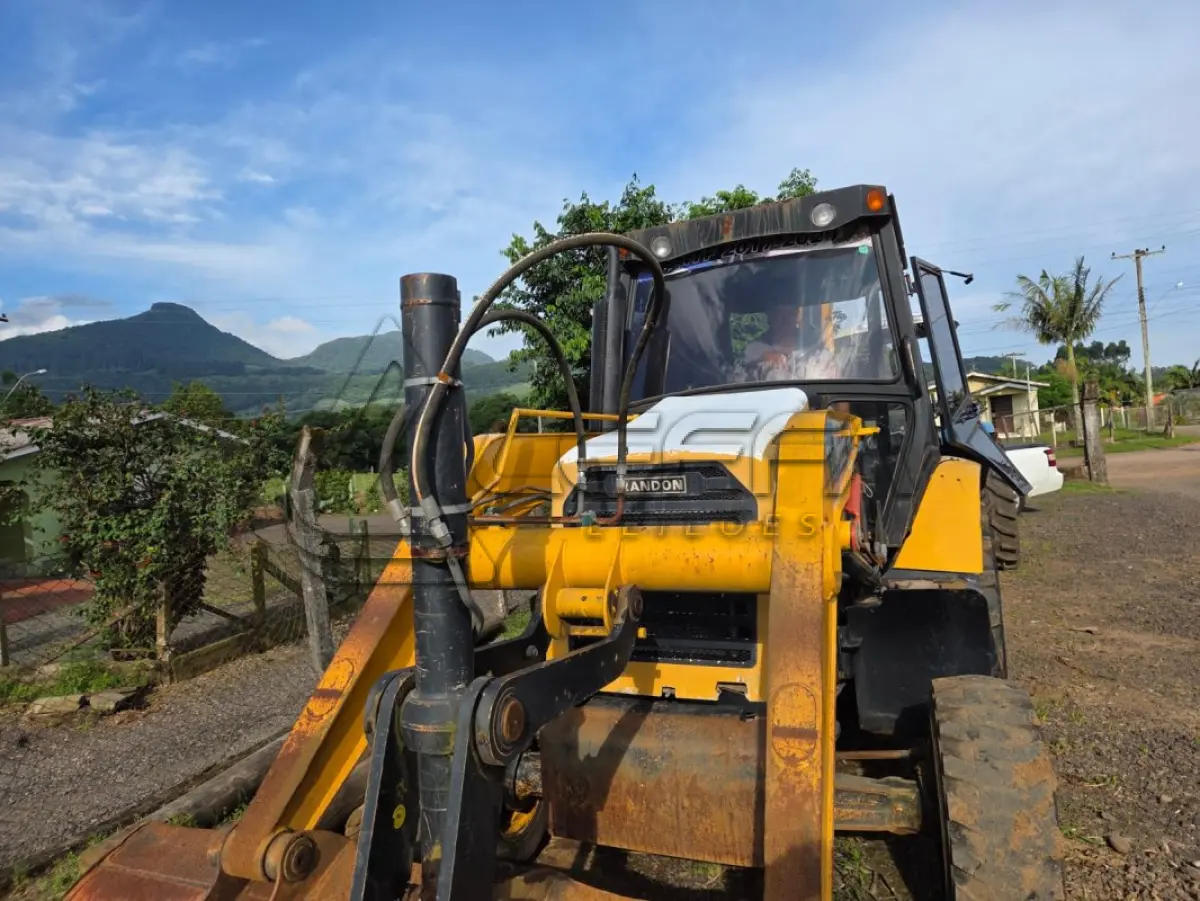 LOTE 004 - UMA RETROESCAVADEIRA ANO E MODELO 2019
