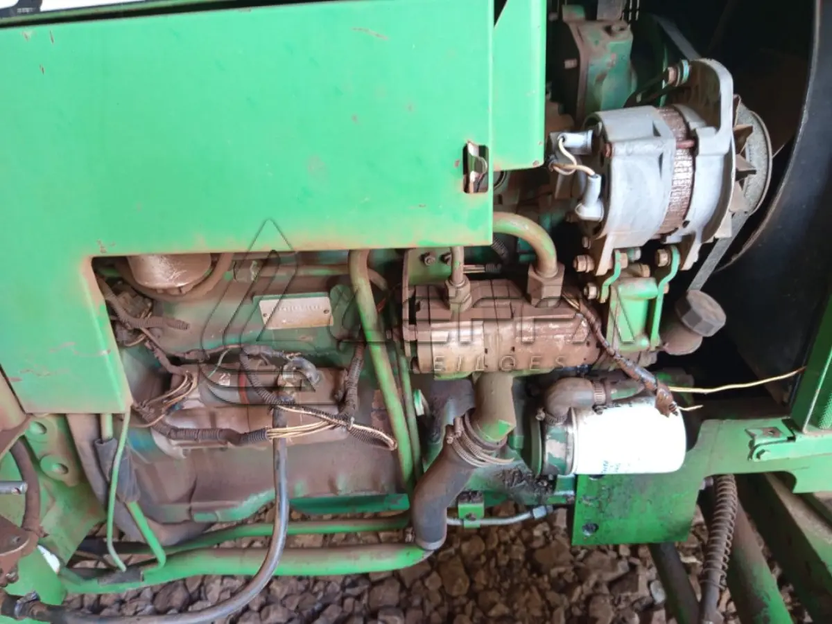 LOTE 001 - TRATOR JOHN DEER, ANO DE FABRICAÇÃO 1997, MODELO 5600, COR VERDE, POTÊNCIA 75CV, COMBUSTÍVEL DIESEL