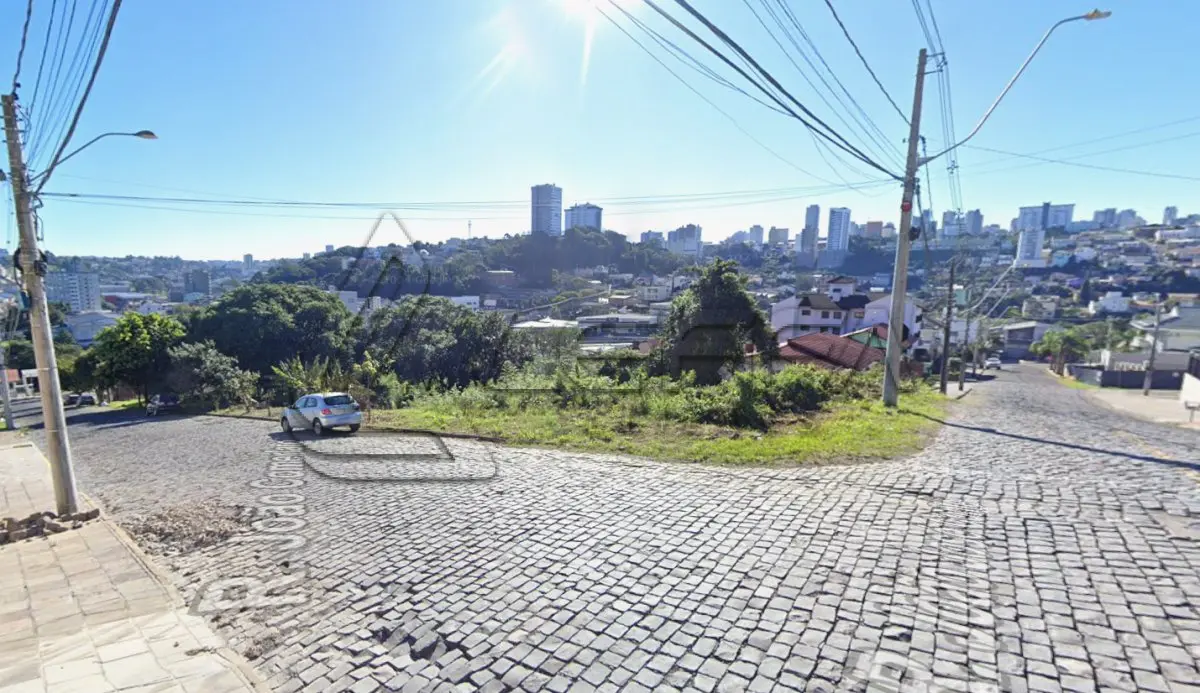 LOTE 001 - UM TERRENO URBANO, COM BENFEITORIAS, SITUADO NO BAIRRO PLANALTO, NA CIDADE DE CAXIAS  DO SUL/RS