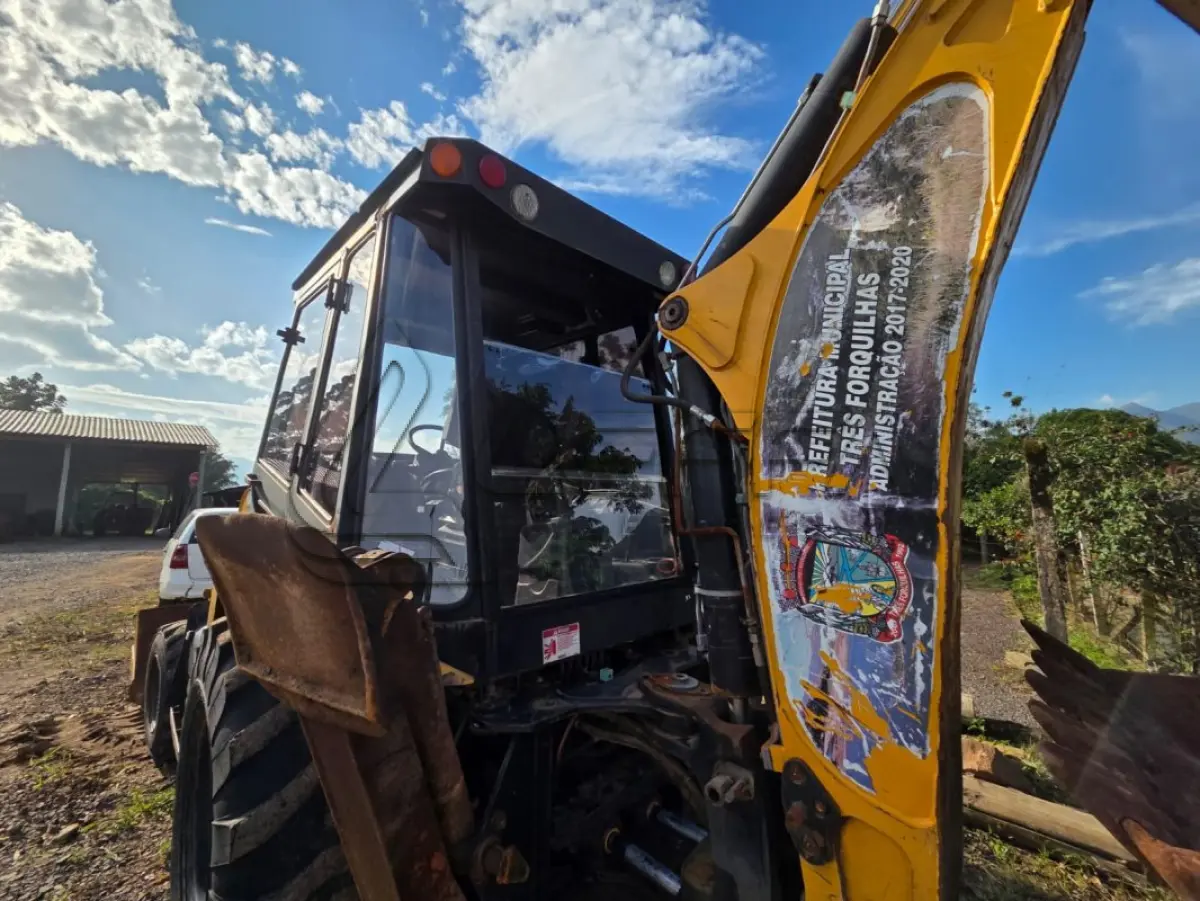 LOTE 004 - UMA RETROESCAVADEIRA ANO E MODELO 2019