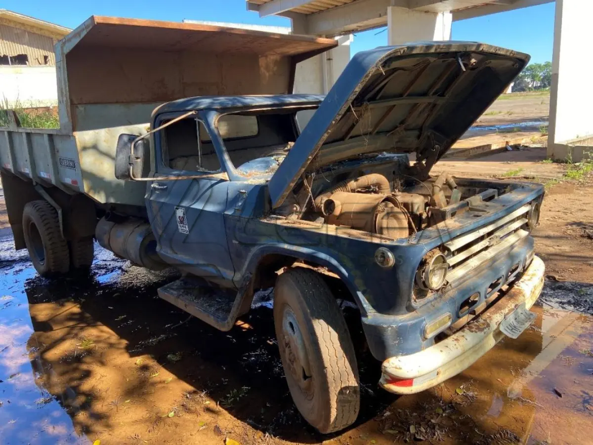 LOTE 005 - Caminhão; Marca: Chevrolet; Modelo: C60; Placa: IHK-5224; Ano de Fabricação: 1971; Combustível: Diesel
