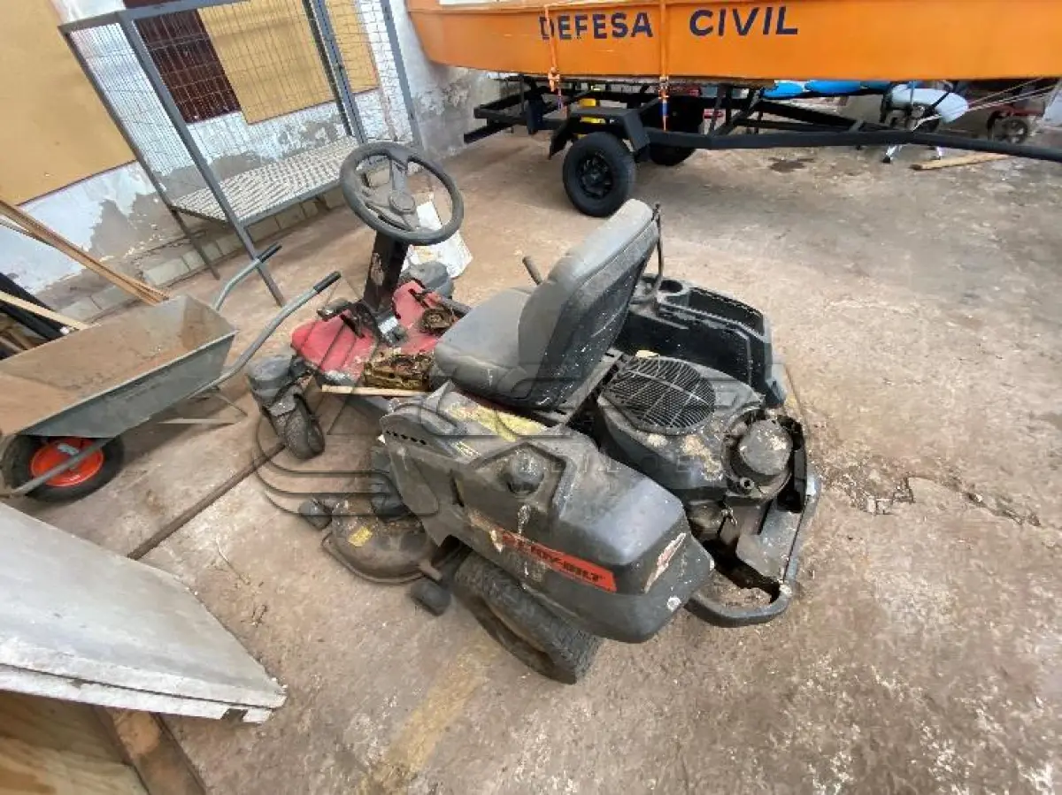 LOTE 017 - Trator cortador de Grama; Marca: Tramontina; Modelo: Giro Zero