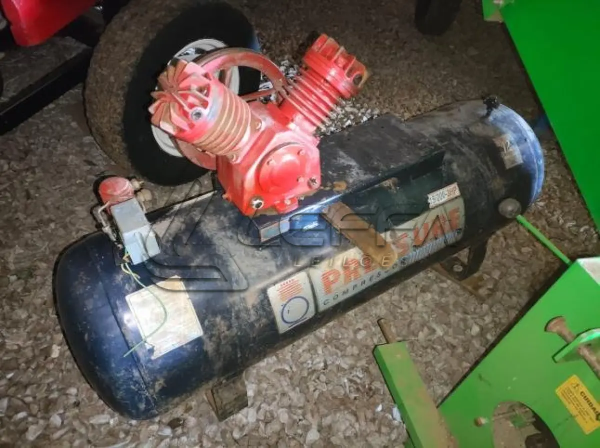 LOTE 007 - COMPRESSOR DE AR PRESSURE PSV 15/200