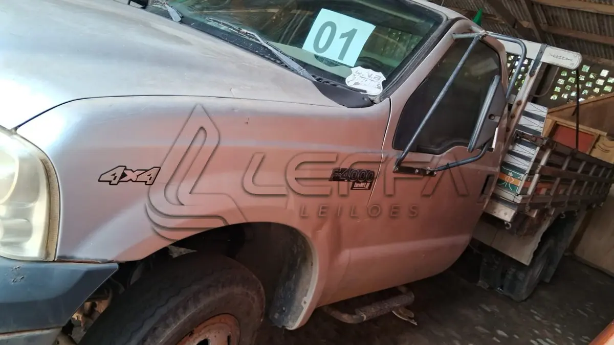 LOTE 001 - CAMINHÃO FORD/F4000