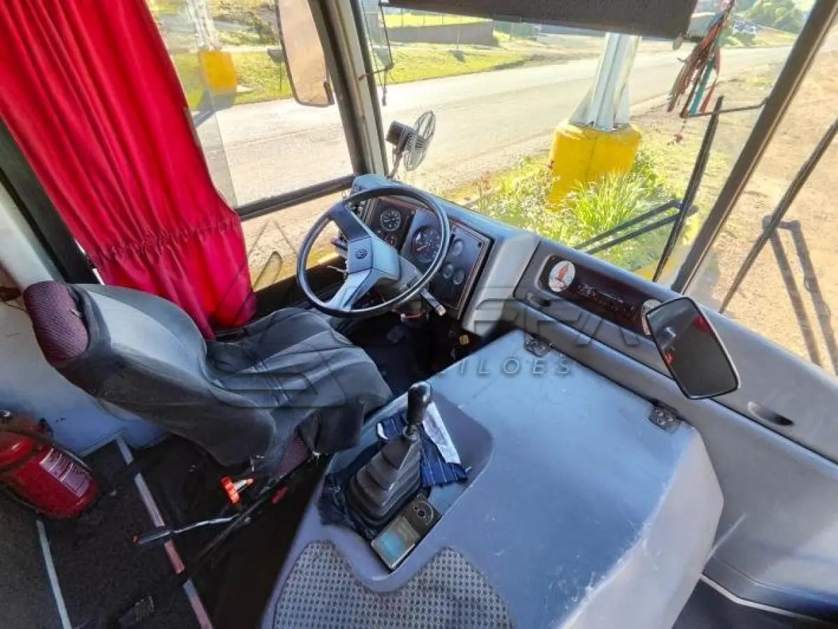 LOTE 002 - ÔNIBUS VOLKSWAGEN 16.180 — CARROCERIA COMIL