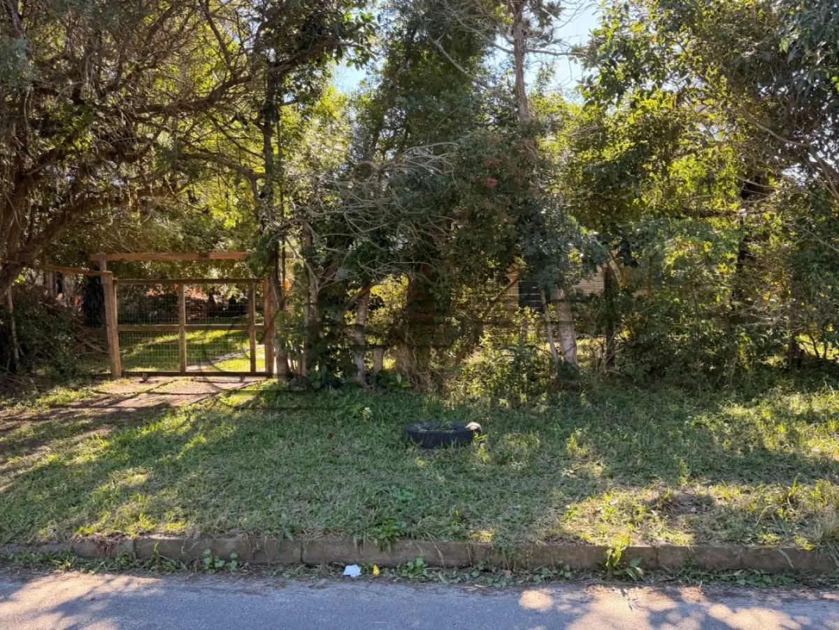 LOTE 001 - UM TERRENO URBANO DE APROXIMADAMENTE 1.200,00m², COM BENFEITORIAS, SITUADO NO BAIRRO GUARÁ, MUNICÍPIO DE XANGI-LÁ/RS