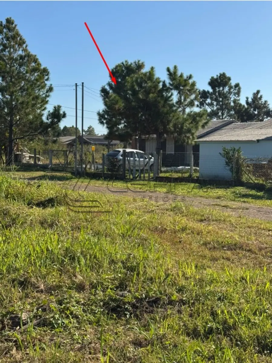LOTE 001 - UM TERRENO URBANO, COM BENFEITORIAS, LOCALIZADO NO LUGAR DENOMINADO RONDINHAPLANO B, NA CIDADE DE ARROIO DO SAL/RS