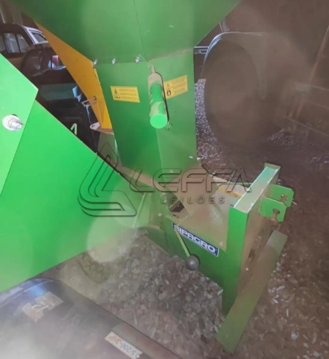 LOTE 008 - TRITURADOR DE GALHOS TRAPP TR 500T