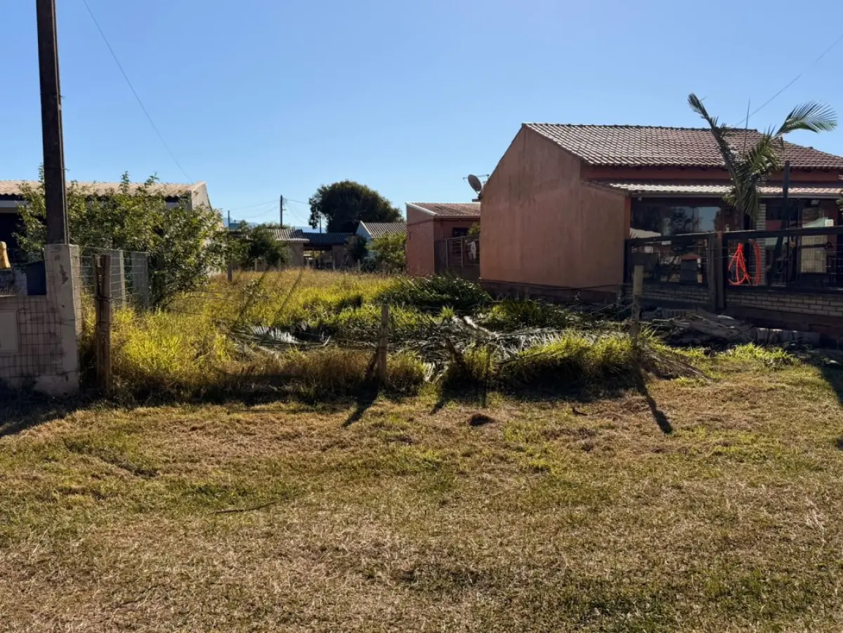 LOTE 001 - UM TERRENO URBANO, SEM BENFEITORIAS, SITUADO NO LUGAR DENOMINADO JARDIM OLÍVIA NORTE, NO MUNICÍPIO DE ARROIO DO SAL/RS