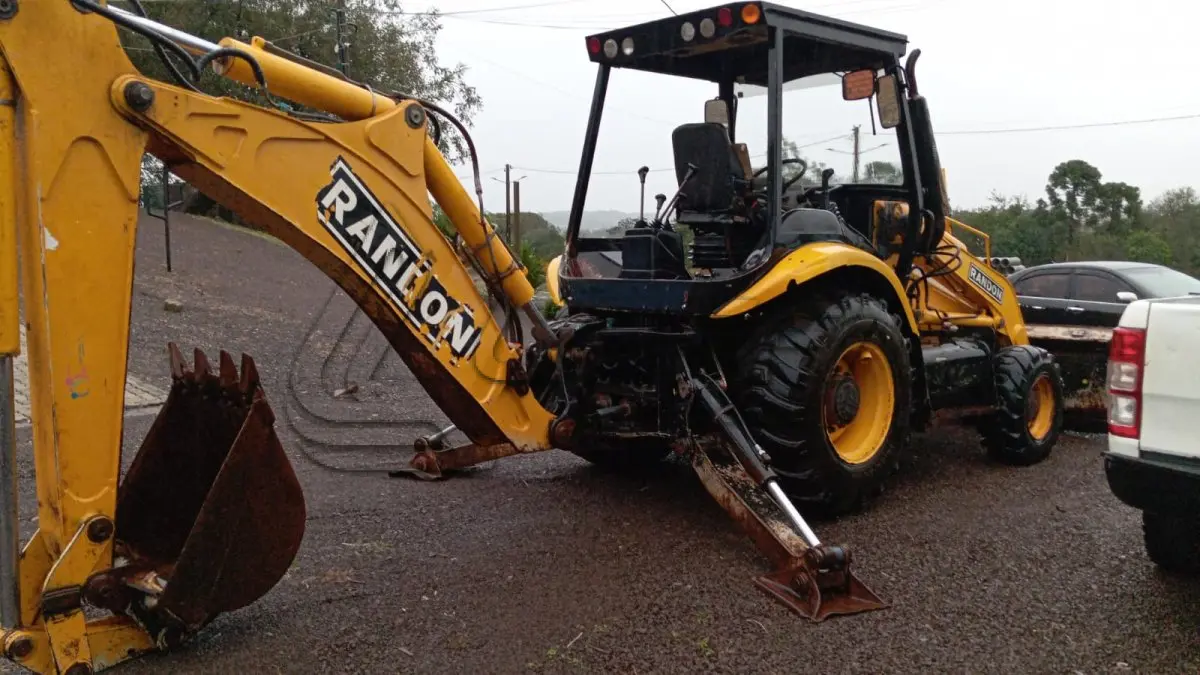 LOTE 001 - RETROESCAVADEIRA RANDON RK 406 4X4
