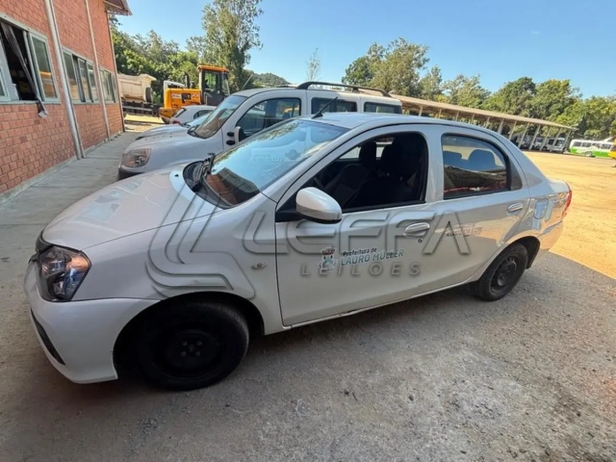 LOTE 025 - TOYOTA ETIOS