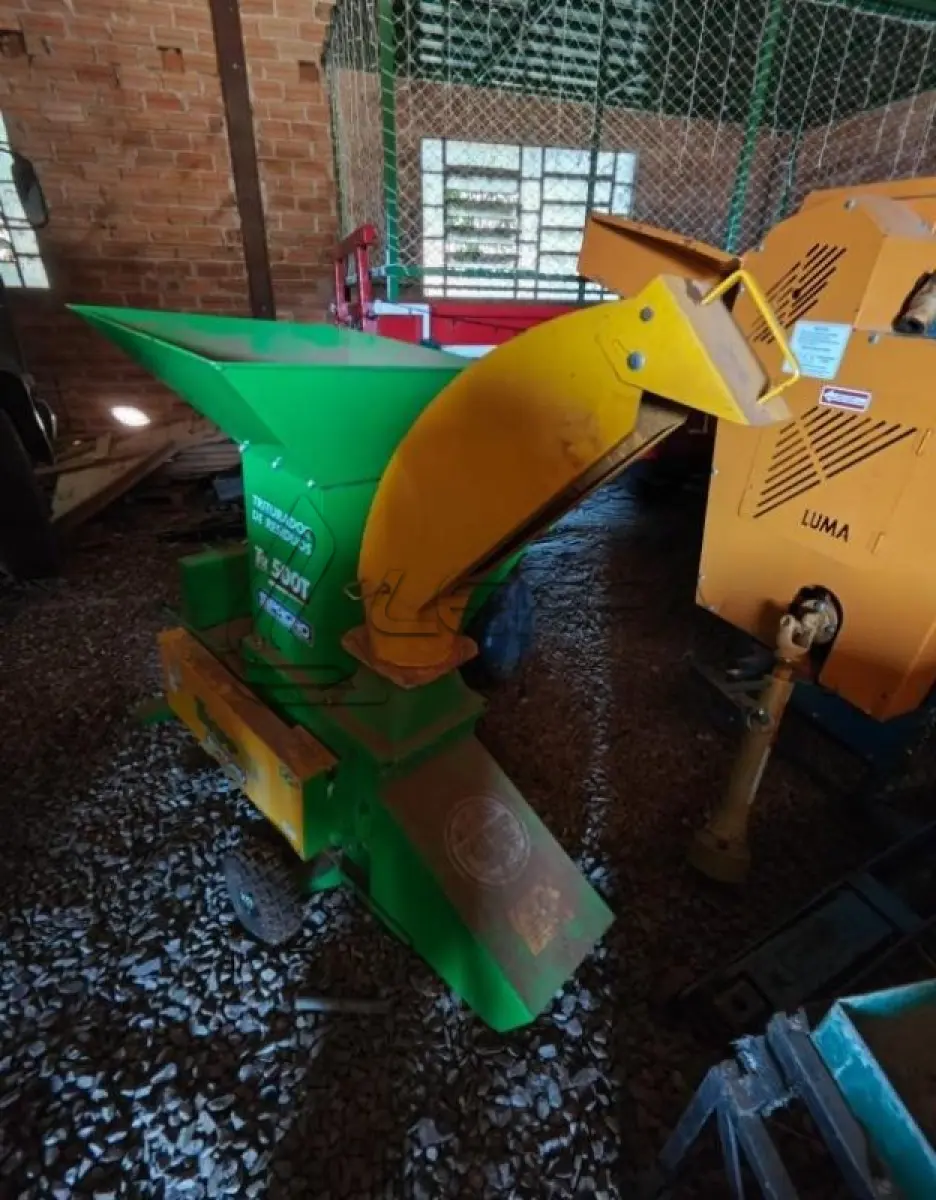 LOTE 008 - TRITURADOR DE GALHOS TRAPP TR 500T