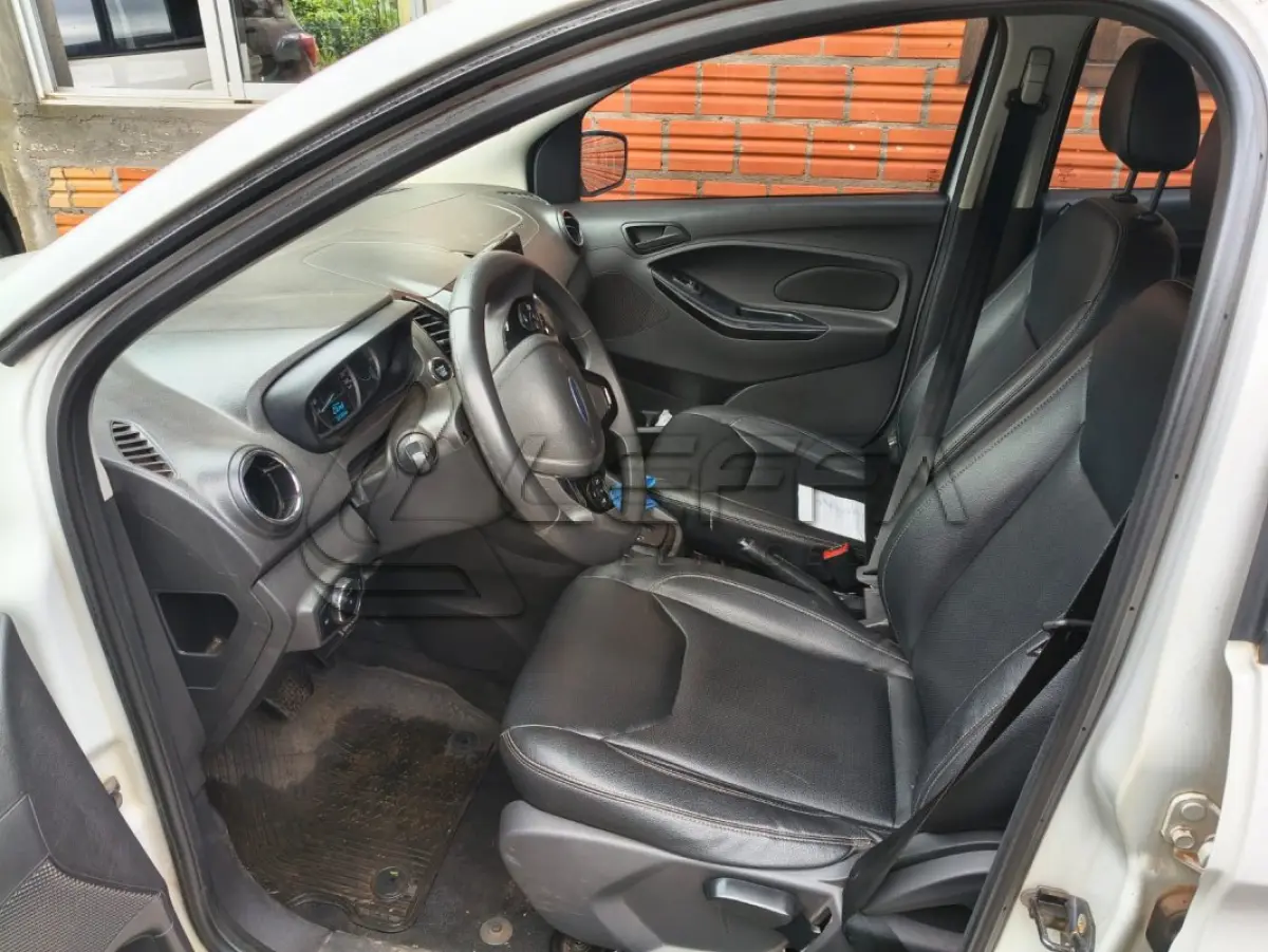 LOTE 010 - FORD KA SEDAN TITANIUM 1.5