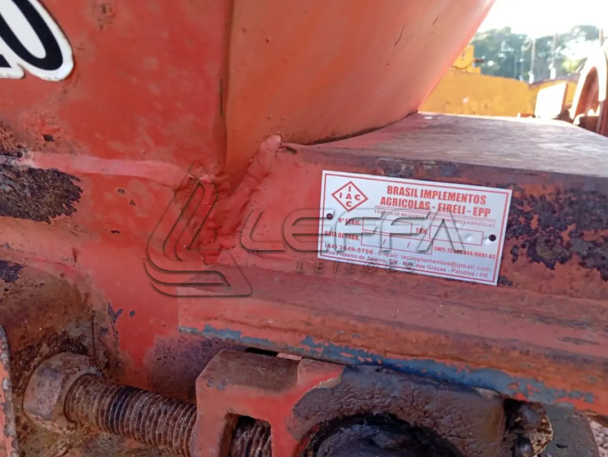 LOTE 004 - DISTRIBUIDOR DE CALCÁRIO E ADUBO IAC 500 KG