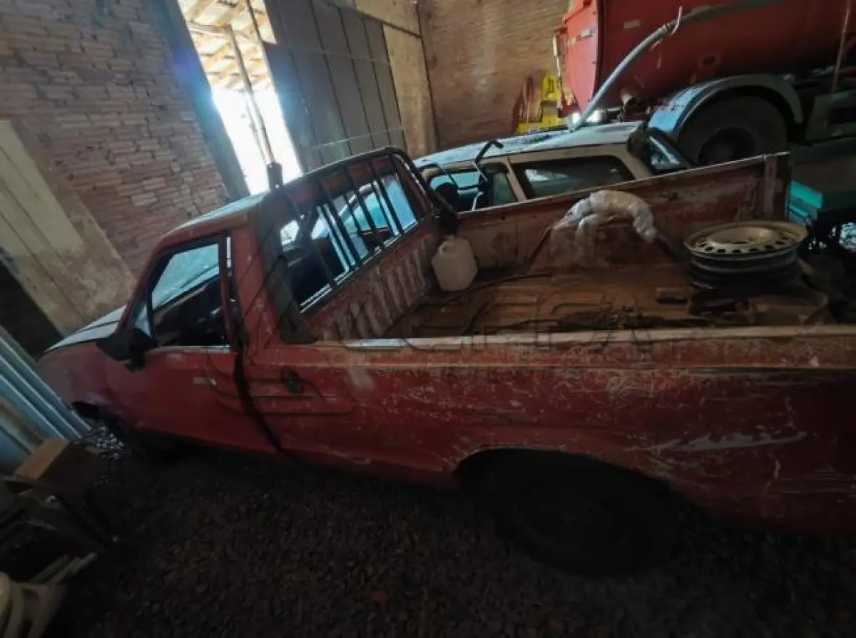 LOTE 006 - FORD PAMPA 1.8