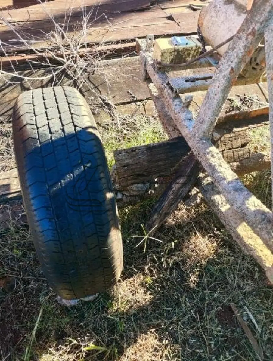 LOTE 012 - BETONEIRA MENEGOTTI 400 LITROS