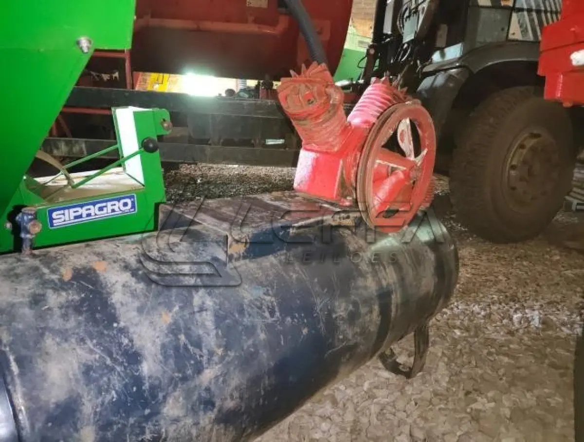 LOTE 007 - COMPRESSOR DE AR PRESSURE PSV 15/200