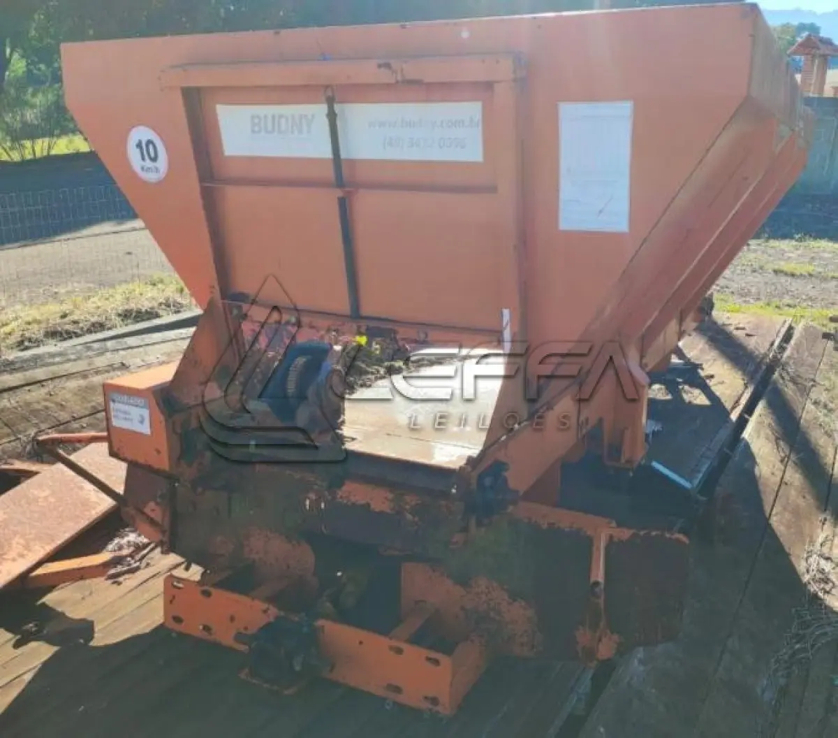 LOTE 011 - DISTRIBUIDOR DE CALCÁRIO E ADUBO BUDNY DCAB 6000