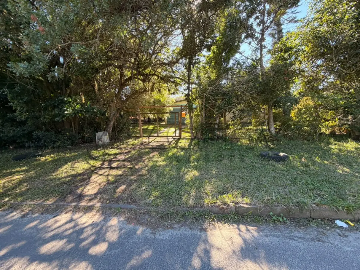 LOTE 001 - UM TERRENO URBANO DE APROXIMADAMENTE 1.200,00m², COM BENFEITORIAS, SITUADO NO BAIRRO GUARÁ, MUNICÍPIO DE XANGI-LÁ/RS