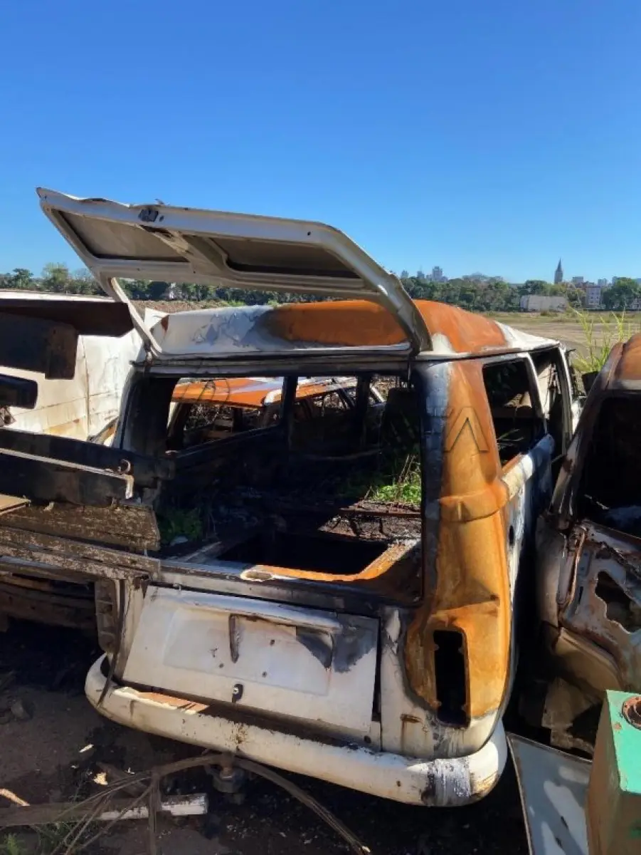 LOTE 050 - Veículo; Marca: Kombi; Ano de Fabricação: 2010/2013