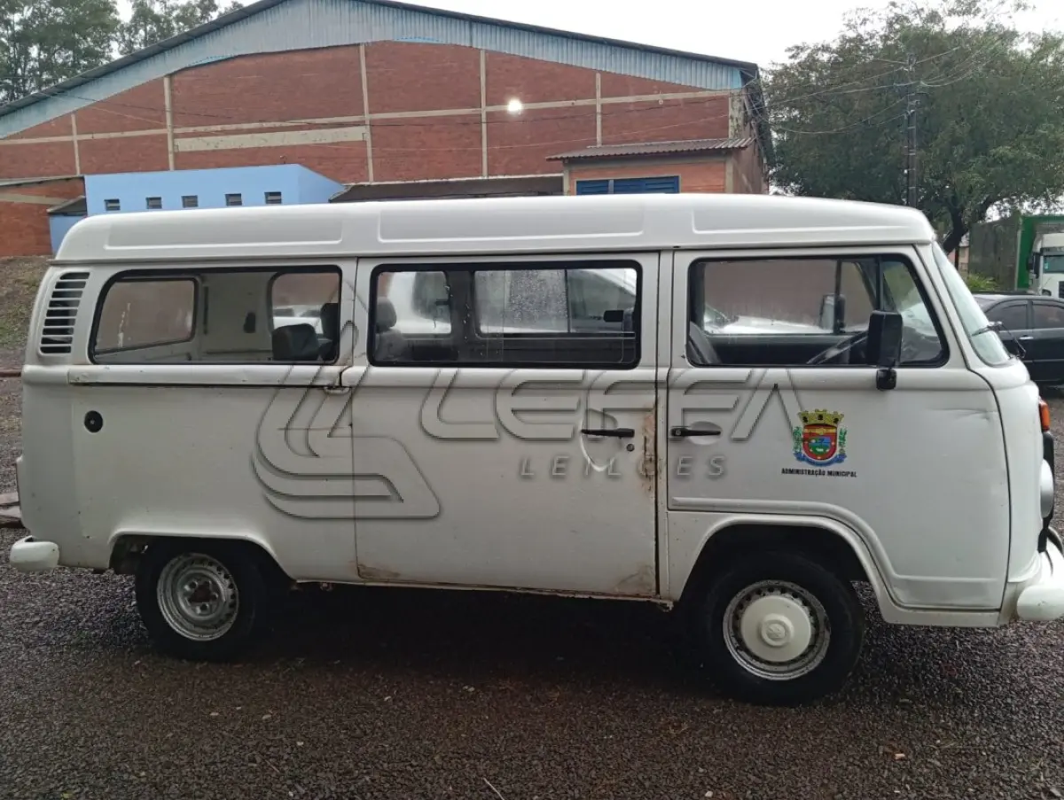 LOTE 012 - VW KOMBI - INI 3178