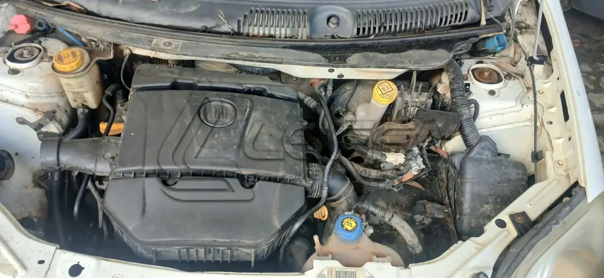 LOTE 005 - FIAT PALIO ESSENCE 1.6