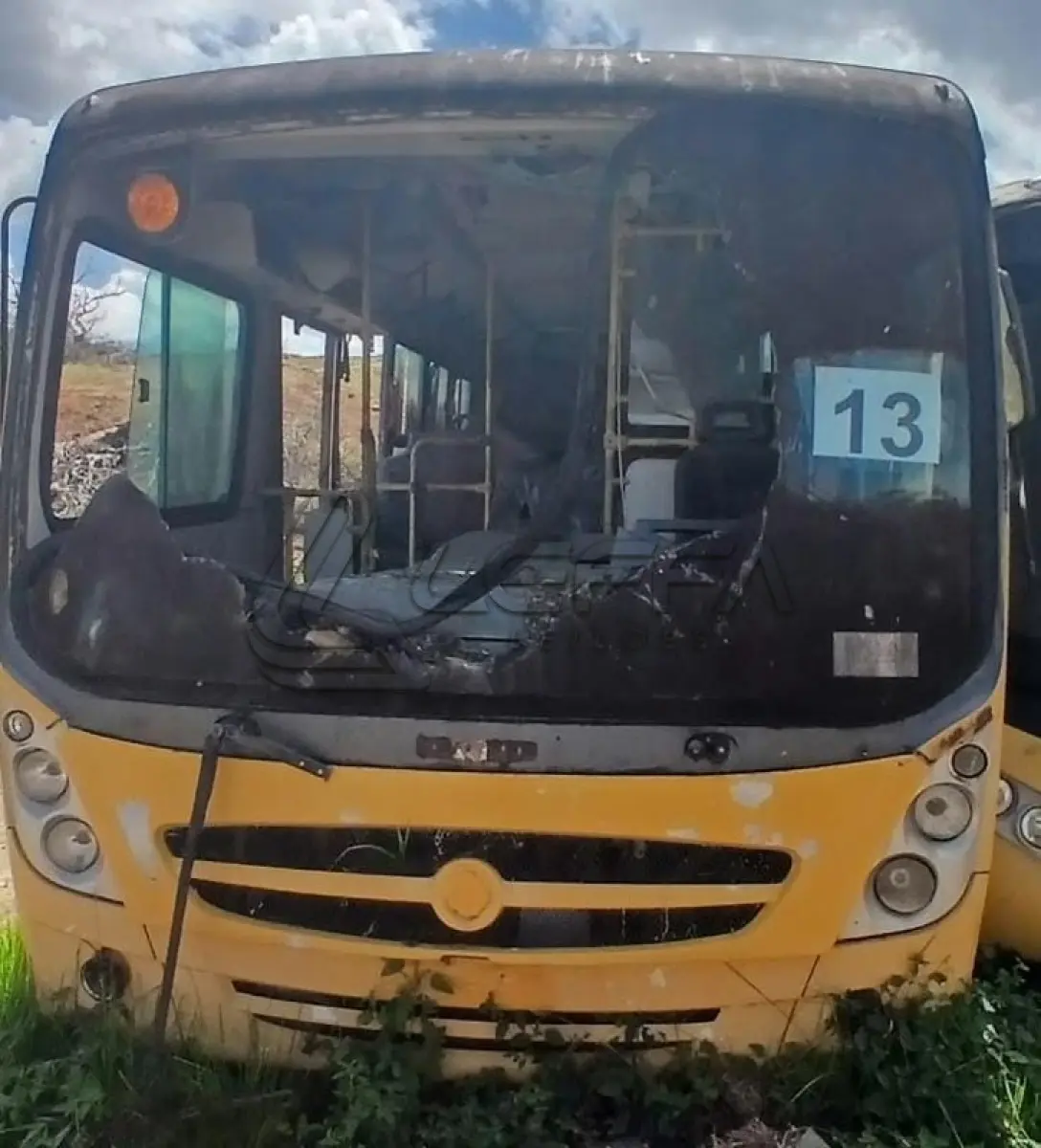 LOTE 013 - ÔNIBUS INDUSCAR (SUCATA)
