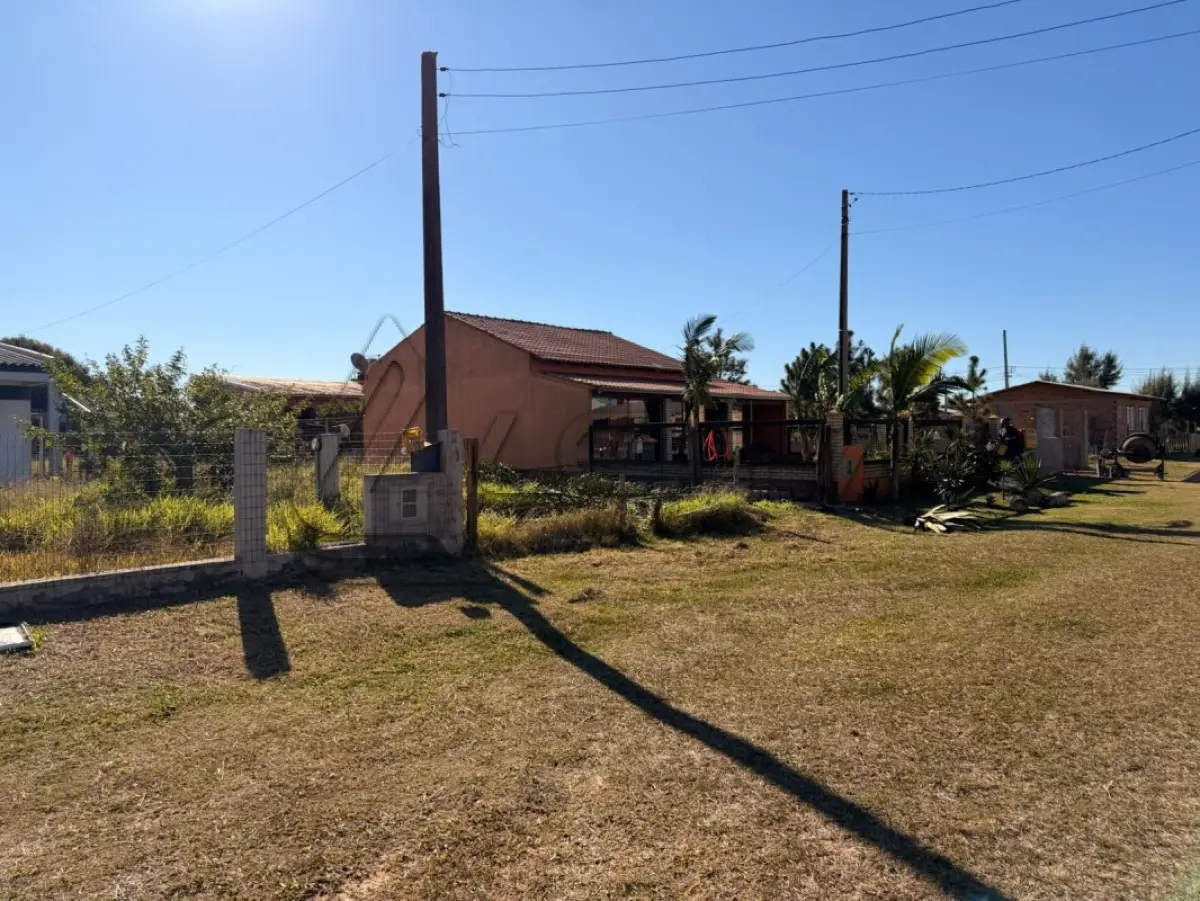 LOTE 001 - UM TERRENO URBANO, SEM BENFEITORIAS, SITUADO NO LUGAR DENOMINADO JARDIM OLÍVIA NORTE, NO MUNICÍPIO DE ARROIO DO SAL/RS