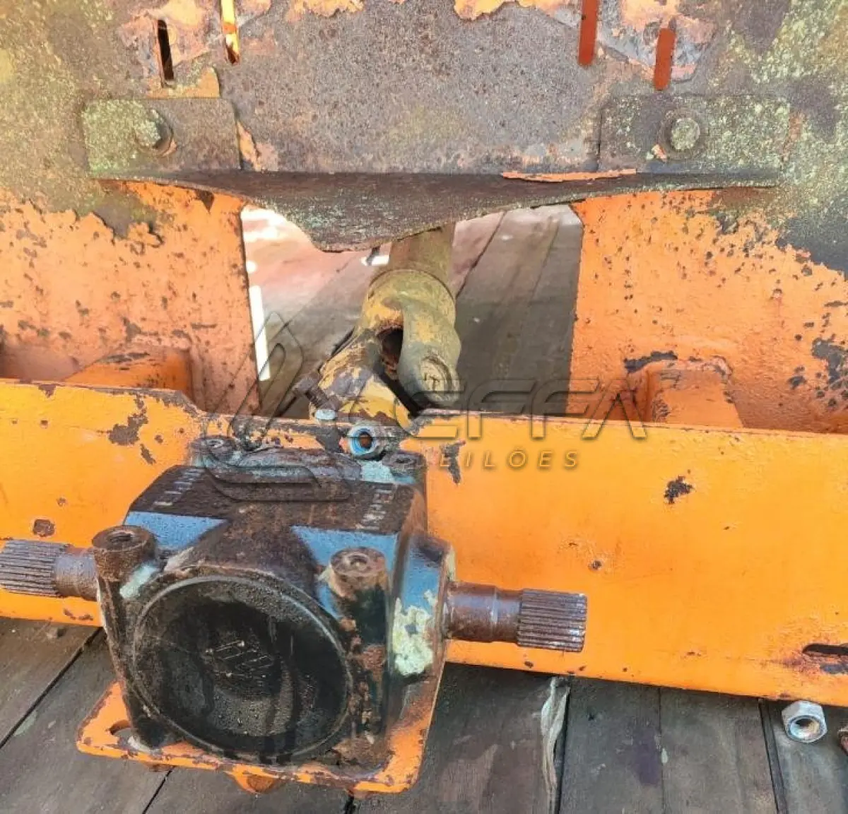 LOTE 011 - DISTRIBUIDOR DE CALCÁRIO E ADUBO BUDNY DCAB 6000