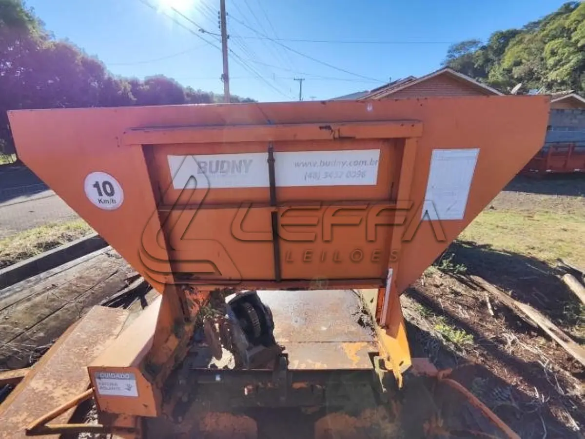 LOTE 011 - DISTRIBUIDOR DE CALCÁRIO E ADUBO BUDNY DCAB 6000