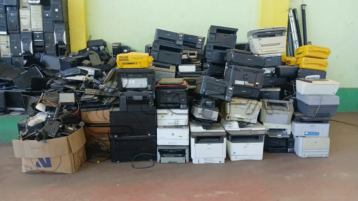 LOTE 019 - SUCATA DE MATERIAIS DE INFORMÁTICA