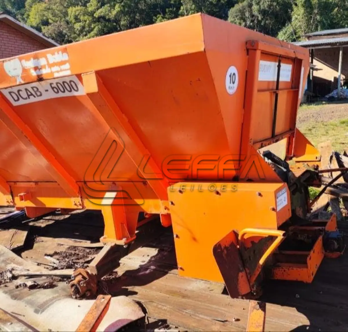 LOTE 011 - DISTRIBUIDOR DE CALCÁRIO E ADUBO BUDNY DCAB 6000