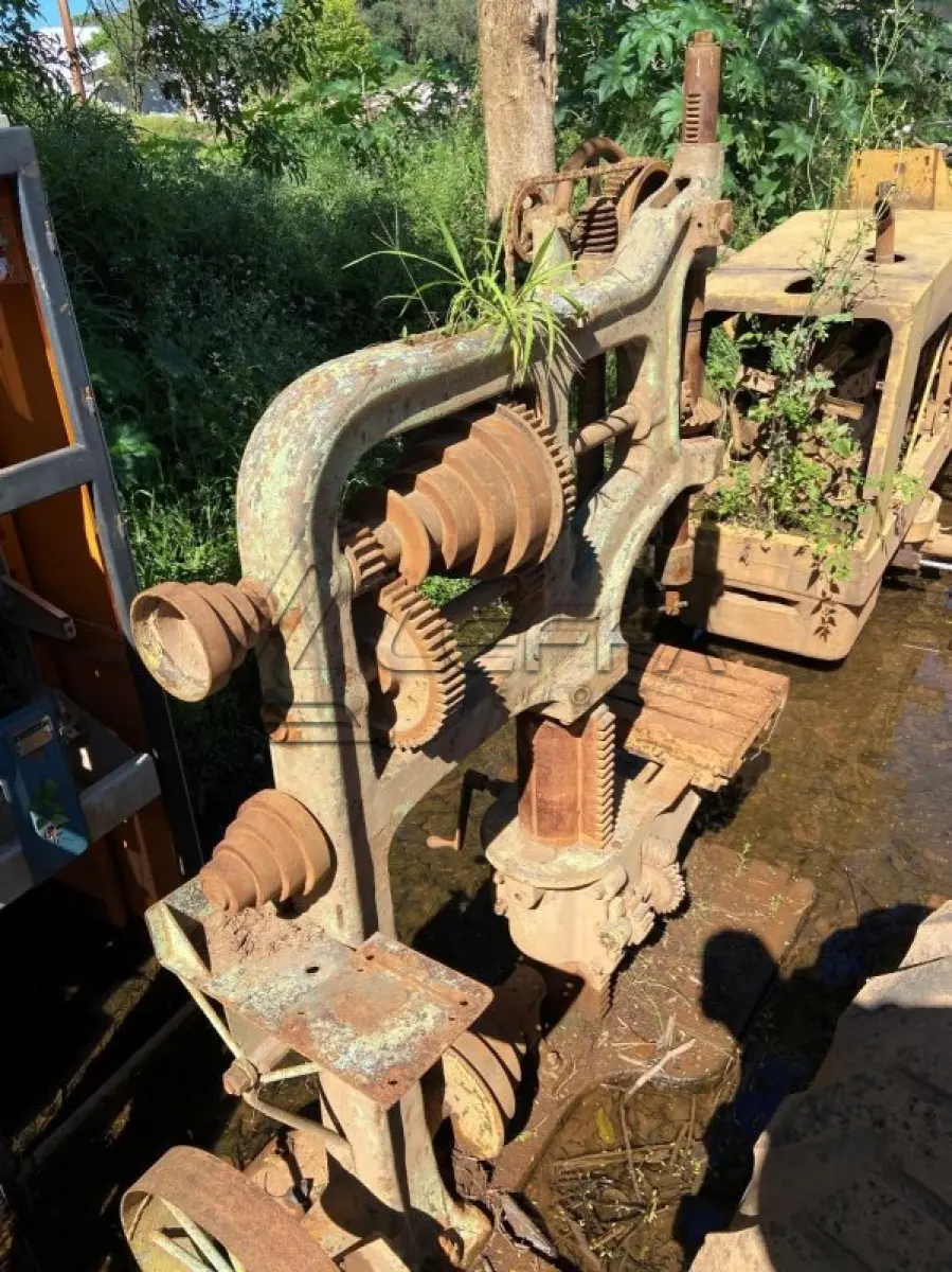 LOTE 042 - Furadeira de Coluna