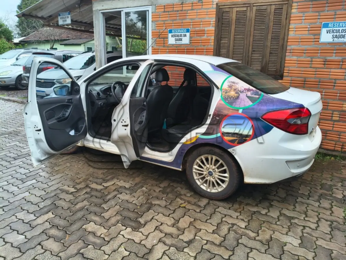 LOTE 010 - FORD KA SEDAN TITANIUM 1.5