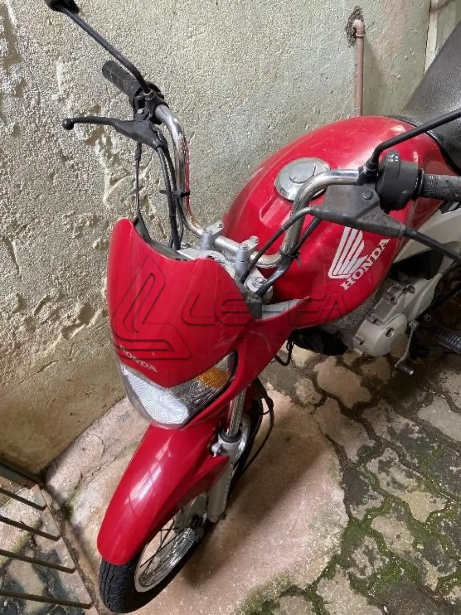 LOTE 061 - Moto; Marca: Honda; Modelo: Titan 150; Número de Chassi: 9C2KC15209R027069; Ano de Fabricação: 2009; Placa: IPX-6984