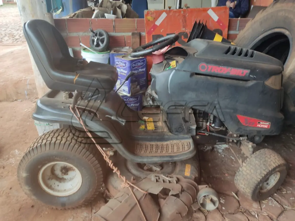 LOTE 007 - TRATOR CORTADOR DE GRAMA TROY BILT 20 HP